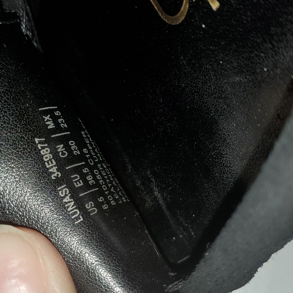 Calvin Klein women's 6.5 black leather shoes with gold front name plate - Picture 7 of 8